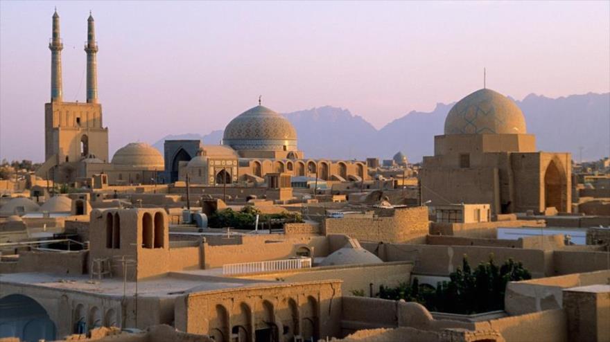 Toma de la ciudad de Meybod en Irán, extraída de artículo de prensa sobre destinos turísticos recomendados por la revista National Geographic para el 2016, en el que aparece - ver artículo - Irán como primer destino recomendado, seguido luego por Costa Rica.